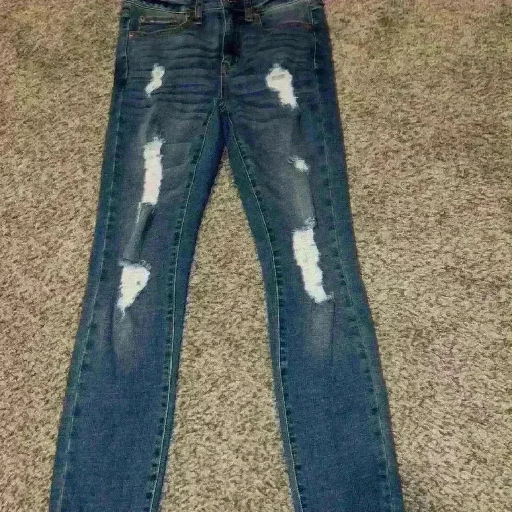Aeropostale distressed skinny jeans